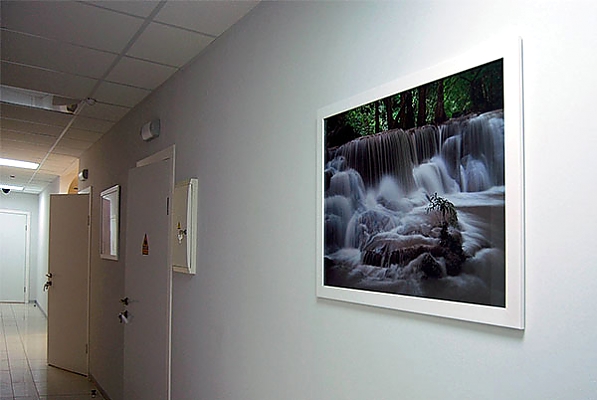 Оформление коридора, постер с водопадом
