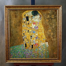 Репродукция маслом картины Климта "Поцелуй" в классическом багете