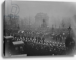 Постер Неизвестен Queen Victoria's funeral cortege passes Marble Arch, 2nd February 1901