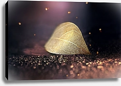 Постер Золотистый прозрачный лист на блестящей поверхности