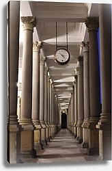 Постер Колоннада в классическом стиле с часами, Карловы Вары