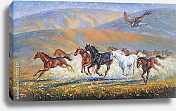 Постер Большой орел над бегущим стадом лошадей