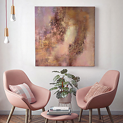 «Розовая аура» в интерьере современной гостиной над диваном
