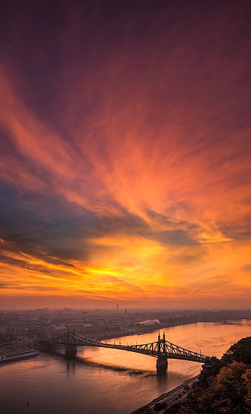 Золотой закат над мостом, Будапешт, Венгрия