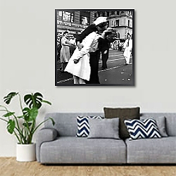 «История в черно-белых фото 850» в интерьере гостиной в скандинавском стиле с серым диваном