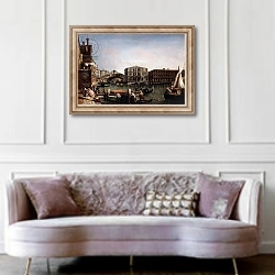 «The Rialto Bridge, Venice with the Fondaco dei Tedeschi in the Foreground,» в интерьере гостиной в классическом стиле над диваном