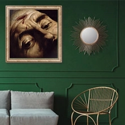 «David Victorious over Goliath, c.1600 2» в интерьере классической гостиной с зеленой стеной над диваном