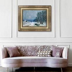 «Зимний пейзаж с дорогой. 1900» в интерьере классической гостиной с зеленой стеной над диваном