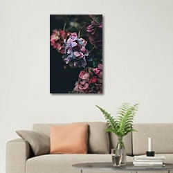 «Лиловые цветы гортензии» в интерьере современной светлой гостиной над диваном