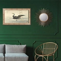 «Cormorant with fish» в интерьере классической гостиной с зеленой стеной над диваном