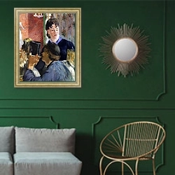 «La Serveuse de Bocks, 1878-79» в интерьере классической гостиной с зеленой стеной над диваном