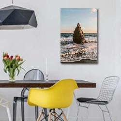«Скала на морском берегу» в интерьере столовой в скандинавском стиле с яркими деталями