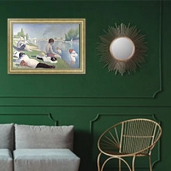 «Купальщики» в интерьере классической гостиной с зеленой стеной над диваном