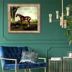 «A Chestnut Racehorse» в интерьере в классическом стиле с зеленой стеной