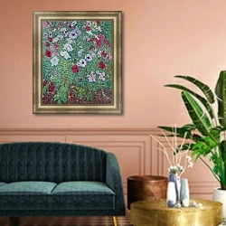 «Parterre de fleurs» в интерьере классической гостиной с зеленой стеной над диваном