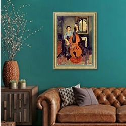 «Woman with a Double Bass, 1908» в интерьере гостиной с зеленой стеной над диваном