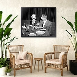 «Монро Мерелин 2» в интерьере комнаты в стиле ретро с плетеными креслами