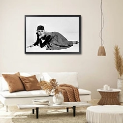 «Hepburn, Audrey (Sabrina) 4» в интерьере светлой гостиной в стиле ретро