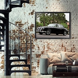 «Jaguar Mark 2 '1959–67» в интерьере двухярусной гостиной в стиле лофт с кирпичной стеной