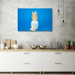 «Золотой ананас на голубом» в интерьере современной кухни над раковиной