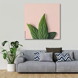 «Сочные зеленые листья на розовом фоне» в интерьере гостиной в скандинавском стиле с серым диваном