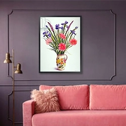 «Irises and Berbera in a Dutch Jug» в интерьере гостиной с розовым диваном