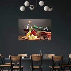 «Вино, сыр и виноград» в интерьере столовой с черными стенами
