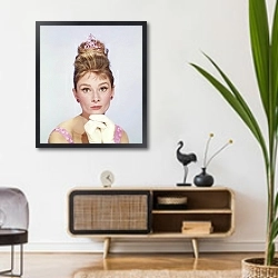 «Hepburn, Audrey (Breakfast At Tiffany's)» в интерьере комнаты в стиле ретро над тумбой