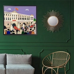 «Changing the Guard» в интерьере классической гостиной с зеленой стеной над диваном