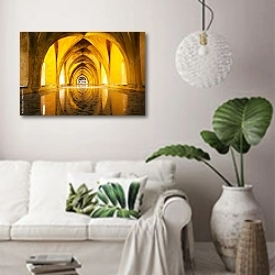 «Коридор со сводчатым потолком» в интерьере светлой гостиной в скандинавском стиле над диваном