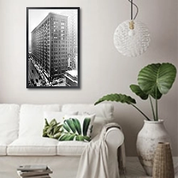«История в черно-белых фото 24» в интерьере светлой гостиной в скандинавском стиле над диваном