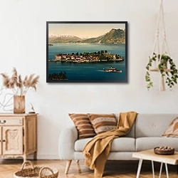 «Италия. Остров Изола-Белла и озеро» в интерьере гостиной в стиле ретро над диваном