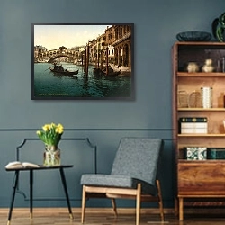 «Италия. Венеция, мост Риальто» в интерьере гостиной в стиле ретро в серых тонах