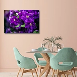«Клематисы в саду.Фиолетовые» в интерьере современной столовой в пастельных тонах