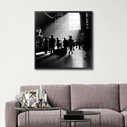 «История в черно-белых фото 291» в интерьере в скандинавском стиле над диваном