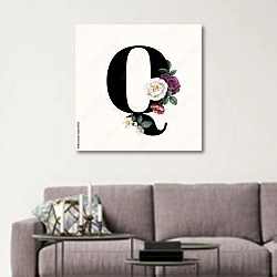 «Буква Q в цветах» в интерьере в скандинавском стиле над диваном