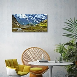 «Австрия. Альпийский серпантин» в интерьере современной гостиной с желтым креслом