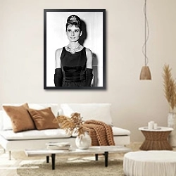 «Hepburn, Audrey (Breakfast At Tiffany's) 5» в интерьере светлой гостиной в стиле ретро