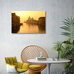 «Гранд-канал. Венеция 4» в интерьере современной гостиной с желтым креслом