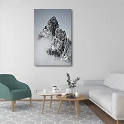 «Гора Монблан в тумане» в интерьере гостиной в скандинавском стиле с зеленым креслом