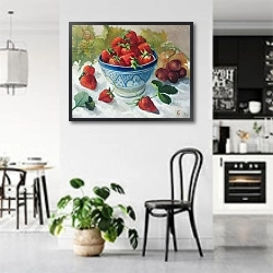 «Strawberries in a Blue Bowl» в интерьере светлой кухни над обеденным столом
