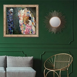 «Жизнь и Смерть» в интерьере классической гостиной с зеленой стеной над диваном