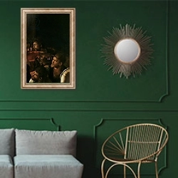 «Resurrection of Lazarus» в интерьере классической гостиной с зеленой стеной над диваном