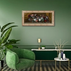 «Цветы в стеклянной вазе 3» в интерьере гостиной в зеленых тонах