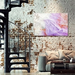 «Лиловый камень» в интерьере двухярусной гостиной в стиле лофт с кирпичной стеной