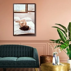 «Sea Light on Your Body» в интерьере классической гостиной над диваном