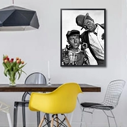 «История в черно-белых фото 38» в интерьере столовой в скандинавском стиле с яркими деталями