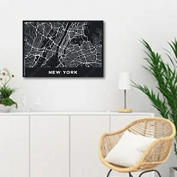 «Темная горизонтальная карта Нью-Йорка» в интерьере гостиной в скандинавском стиле над комодом