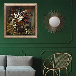 «Bouquet of Flowers» в интерьере классической гостиной с зеленой стеной над диваном