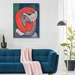 «Mother’s Embrace» в интерьере современной гостиной над синим диваном